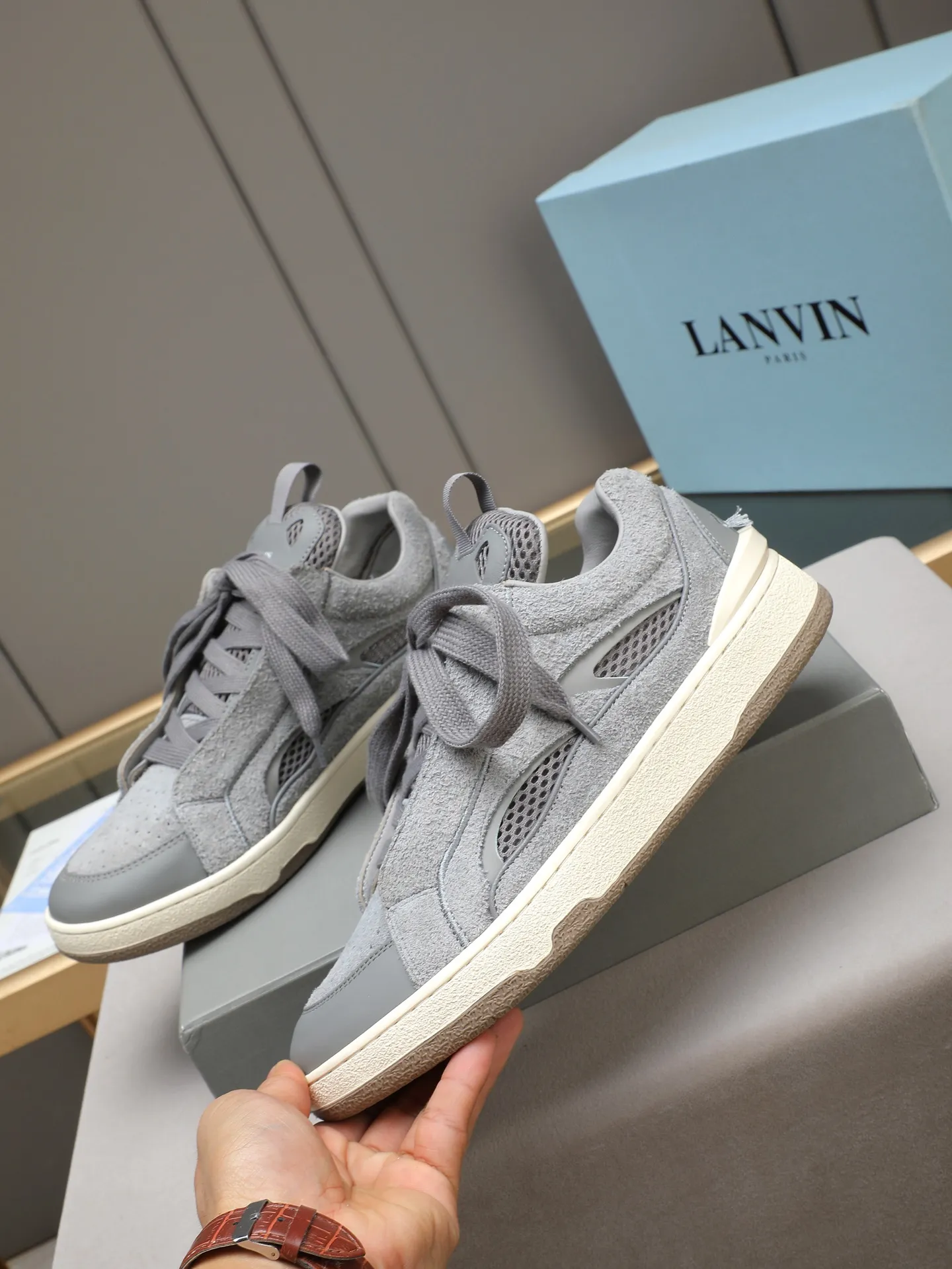 Men's shoes 💰640 [LANVIN] The latest fashionable item! High quality CLAY series‼ ️ The latest trendy products of the season 🌈Many bloggers have planted grass and purchased the original open-mold customization. The upper and outsole are sewn with mark threads without edge sealing. Multiple material splicing combination design. Very versatile for fashionable and casual wear. Comfortable on the feet. Self-recommended. Upper cowhide + cow suede + breathable mesh lining. Foot-padding cowhide. Exclusive original open-mold clear logo rubber outsole ⚠️38-44 (customized for 45)